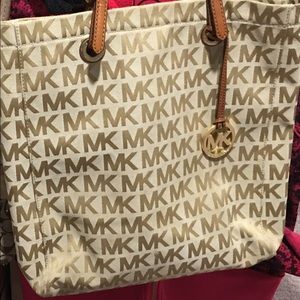 Michael Kors Tote Purse. ☺️
$45.